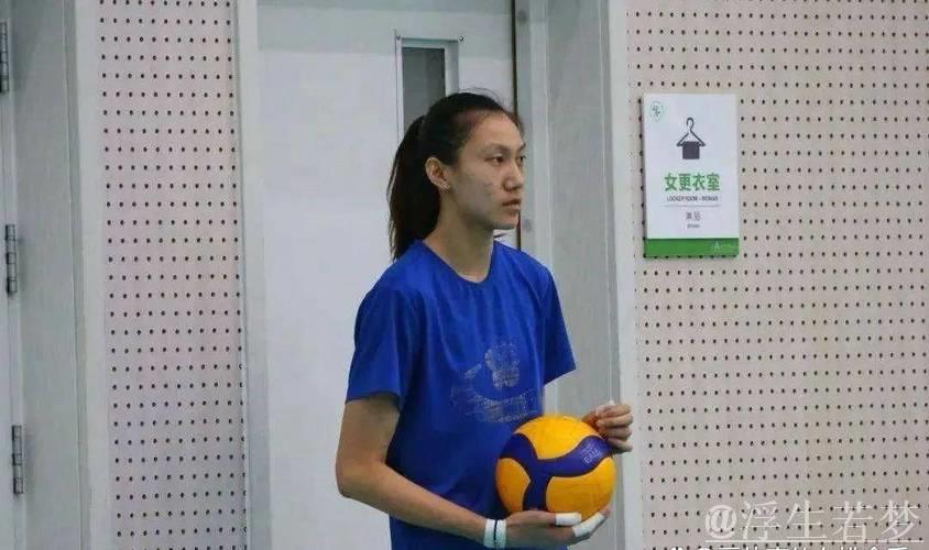 董铭霄亮相深圳热身赛,外教青睐为何天津不予重用? 董铭霄亮相深圳热身赛,外教青睐为何天津不予重用?